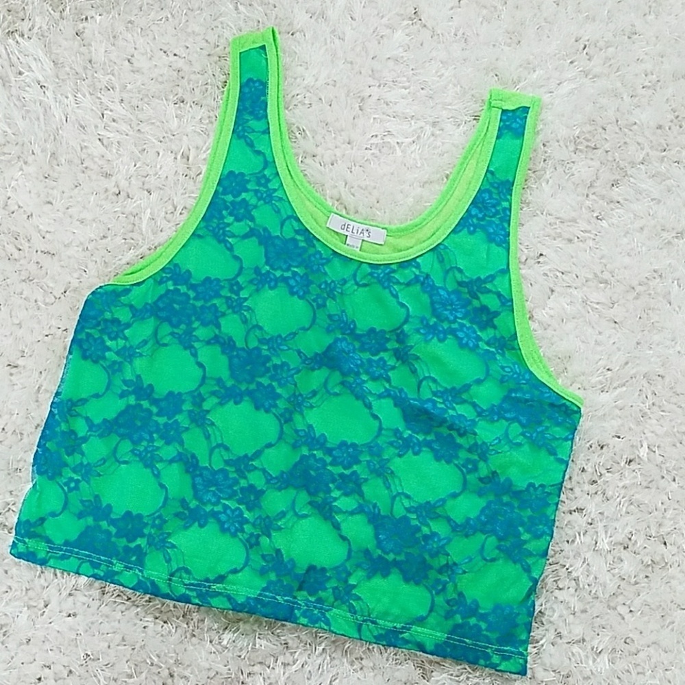 Like new, sleeveless top, small